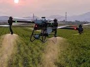 dron aplicando fitosanitarios a cultivo