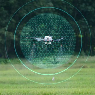 dron con sistemas de seguridad, radares y sensores
